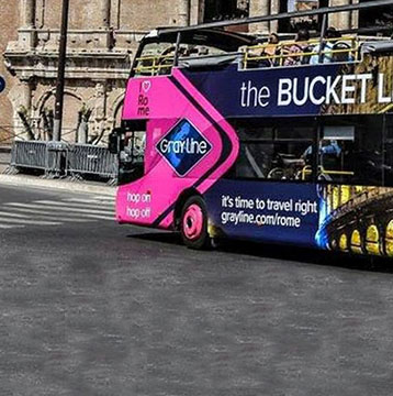 Micro sin techo paseando por Roma